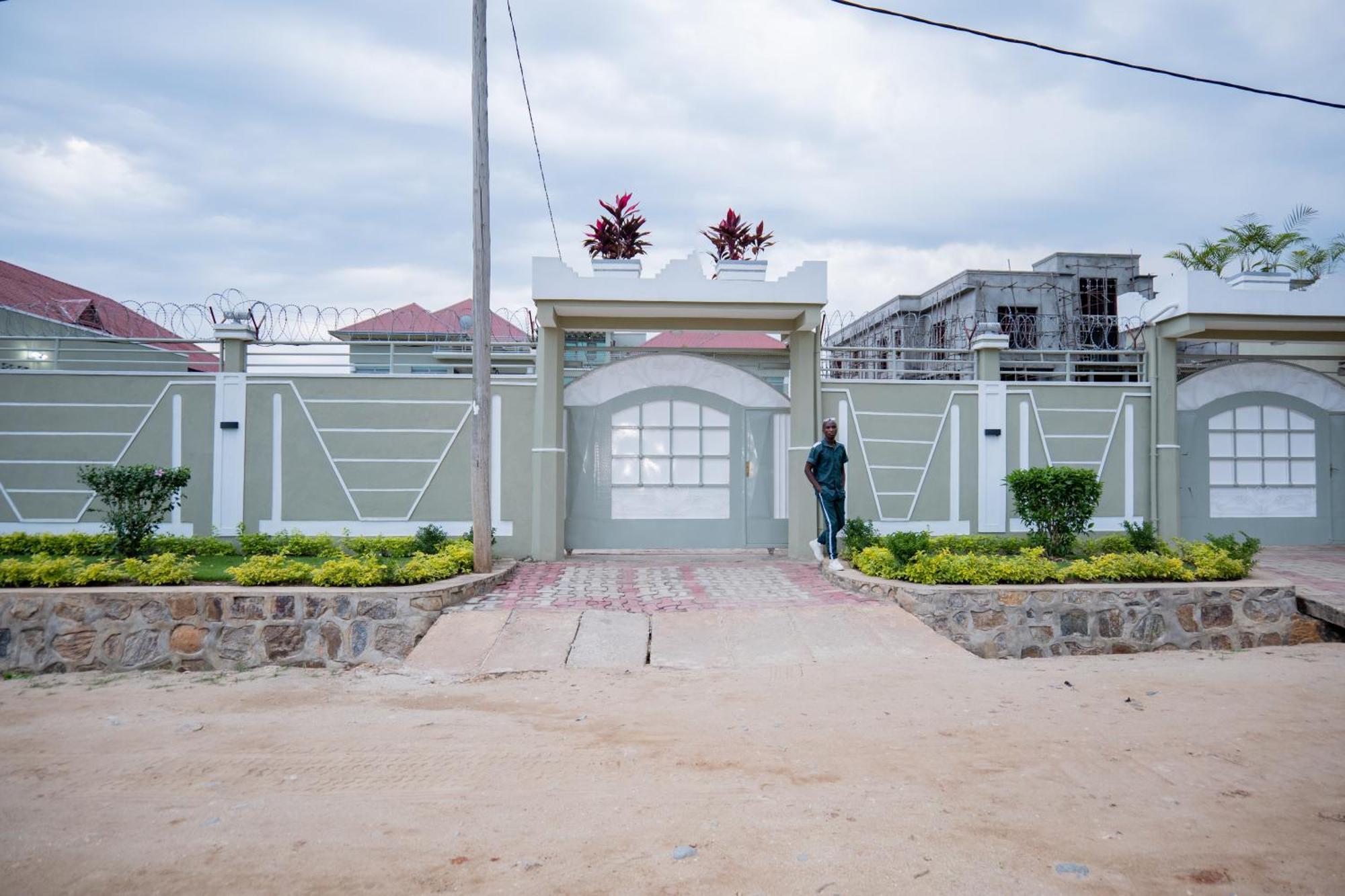 The City Block Apartment Bujumbura Buitenkant foto